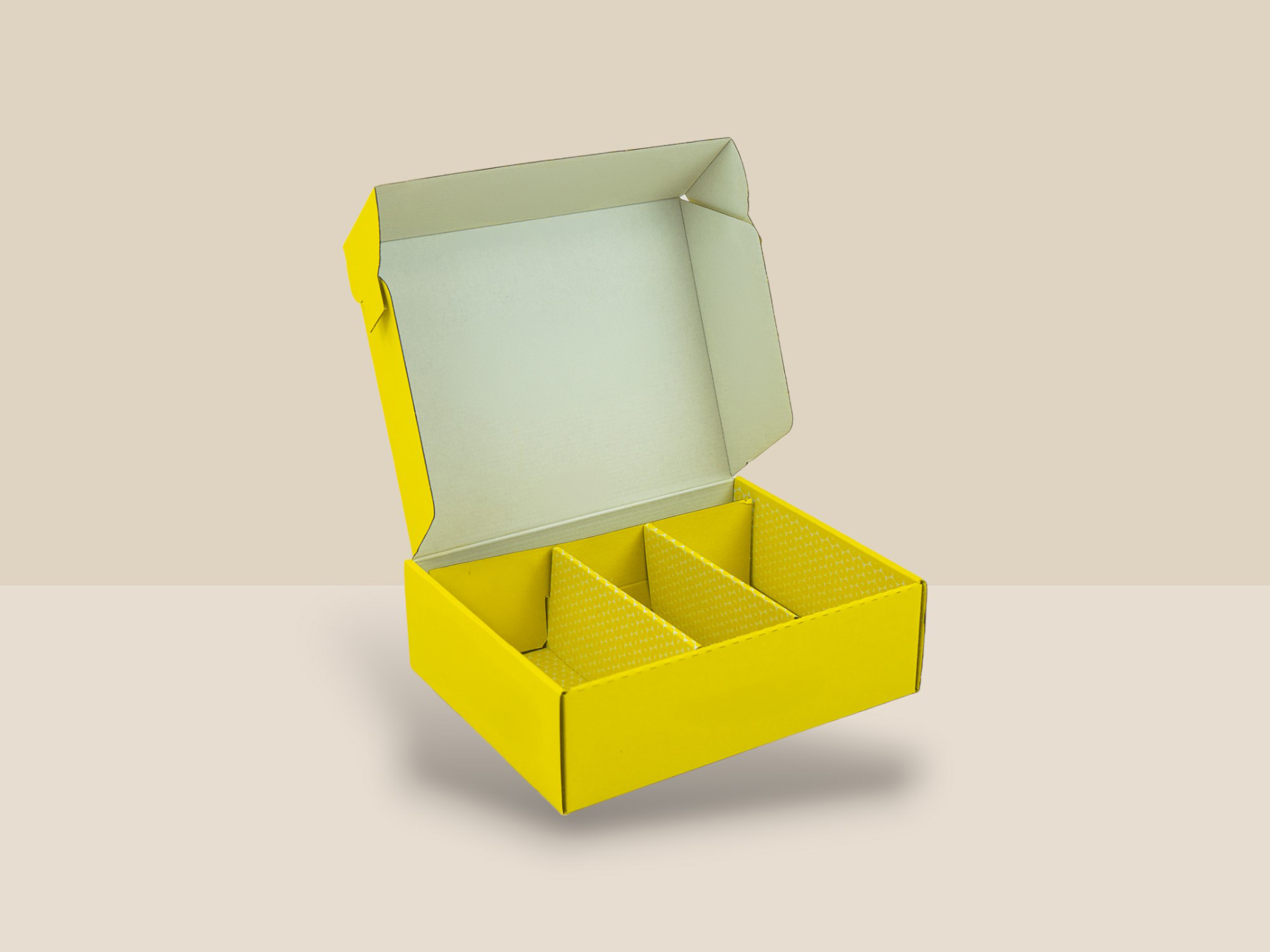 boite en carton avec cales de couleur jaune pour emballer des produits destinés au e-commerce