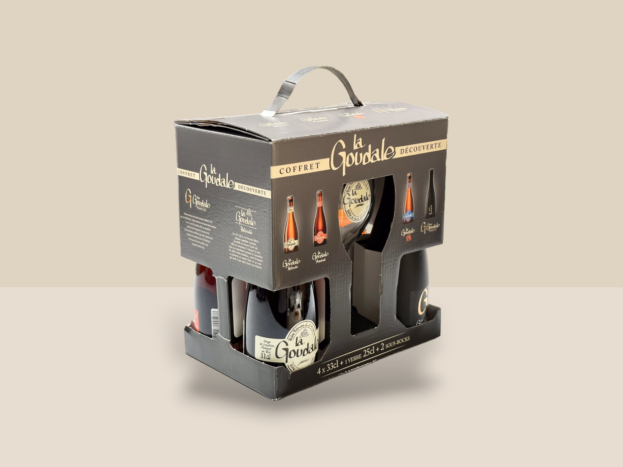 Un packaging avec une poignée papier noire, des bouteilles et des verres.