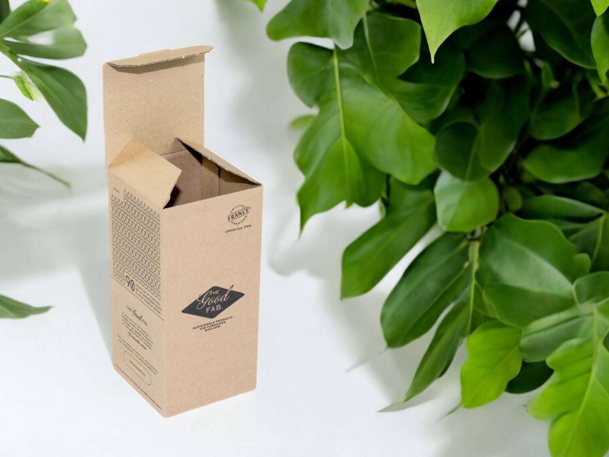 il s'agit probablement d'une boîte ou d'un coffret avec une fermeture spécifique, de couleur marron en carton kraft, possiblement d'une marque appelée 