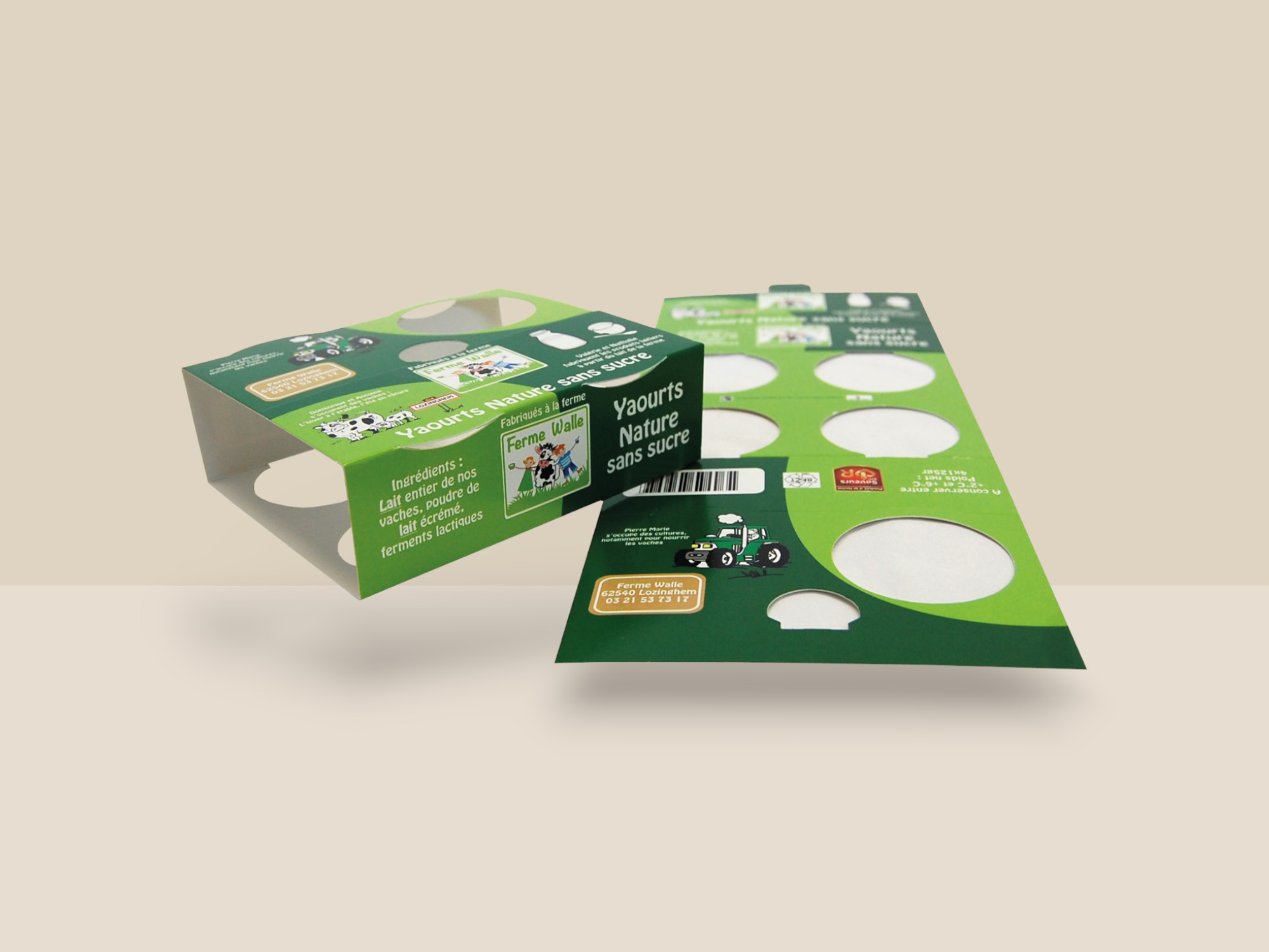 L’image montre un emballage en carton compact pour des yaourts destiné à contenir plusieurs pots. L’emballage porte l’inscription Ferme Danvin avec une image de tracteur.