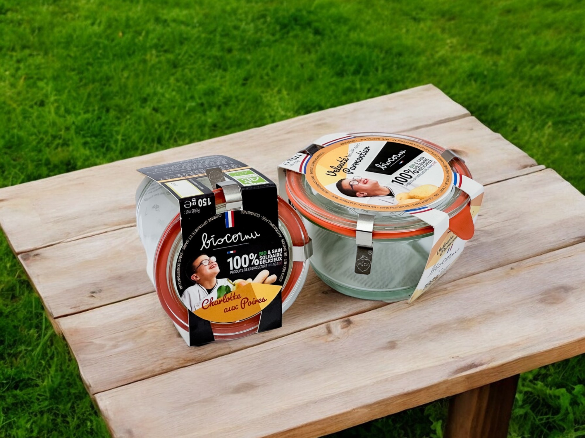 des pots en verre avec un habillage de carton compact pour la marque biscornu