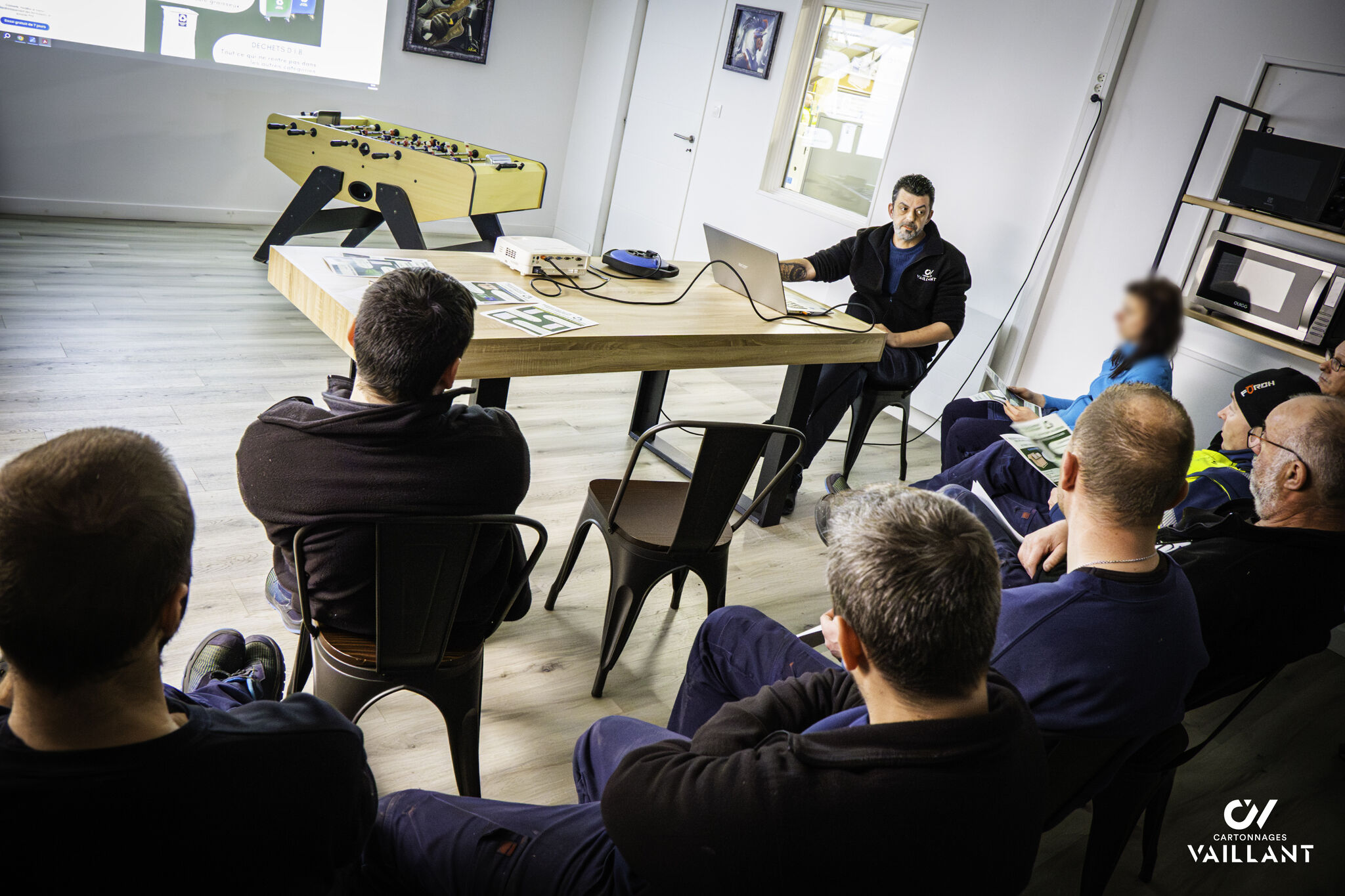 SENSIBILISATION À LA GESTION DES DÉCHETS