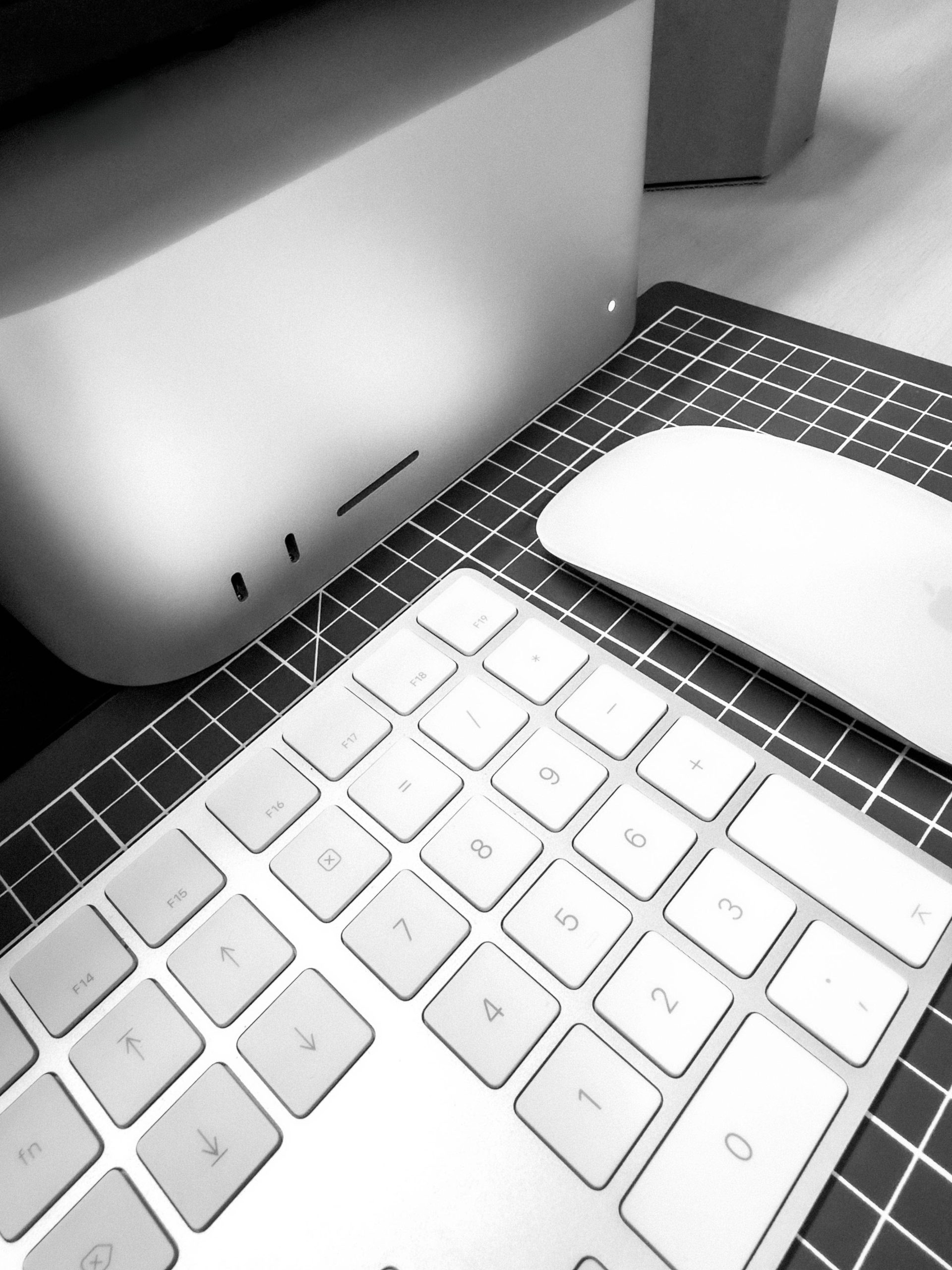 matériel informatique utilisé en PAO pour le traitement de vos fichiers graphiques destinés à être imprimés sur vos emballages carton