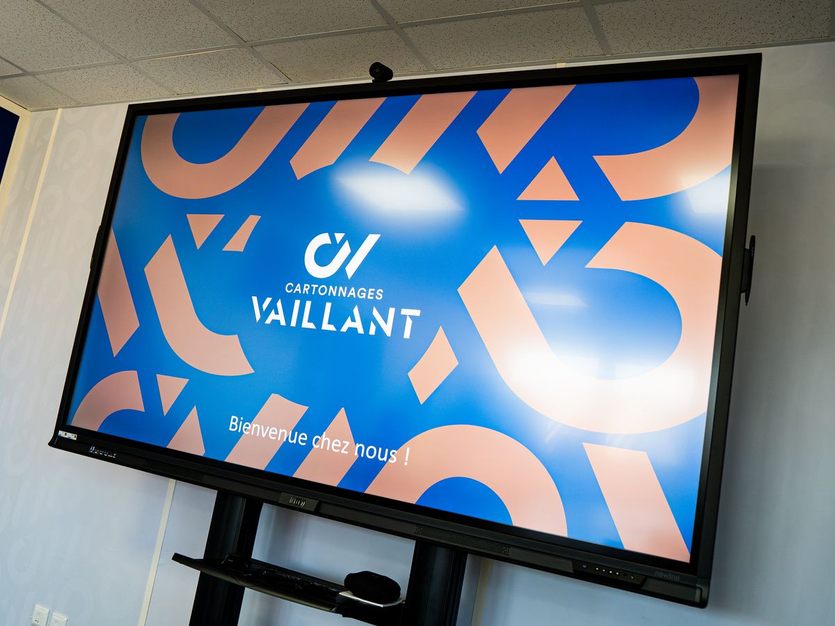 Nouvel écran pour la salle de réunion Cartonnages vaillant où vos emballages carton sont fabriqués